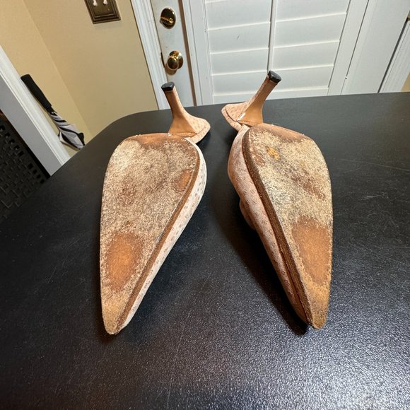 Prada eur 38 light brown suede pattenered mules  with rosette and pointy toe - Picture 4 of 11
